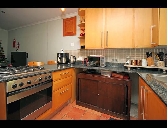 2 BEDROOM APARTMENT FOR SALE IN HOUGHTON ESTATE